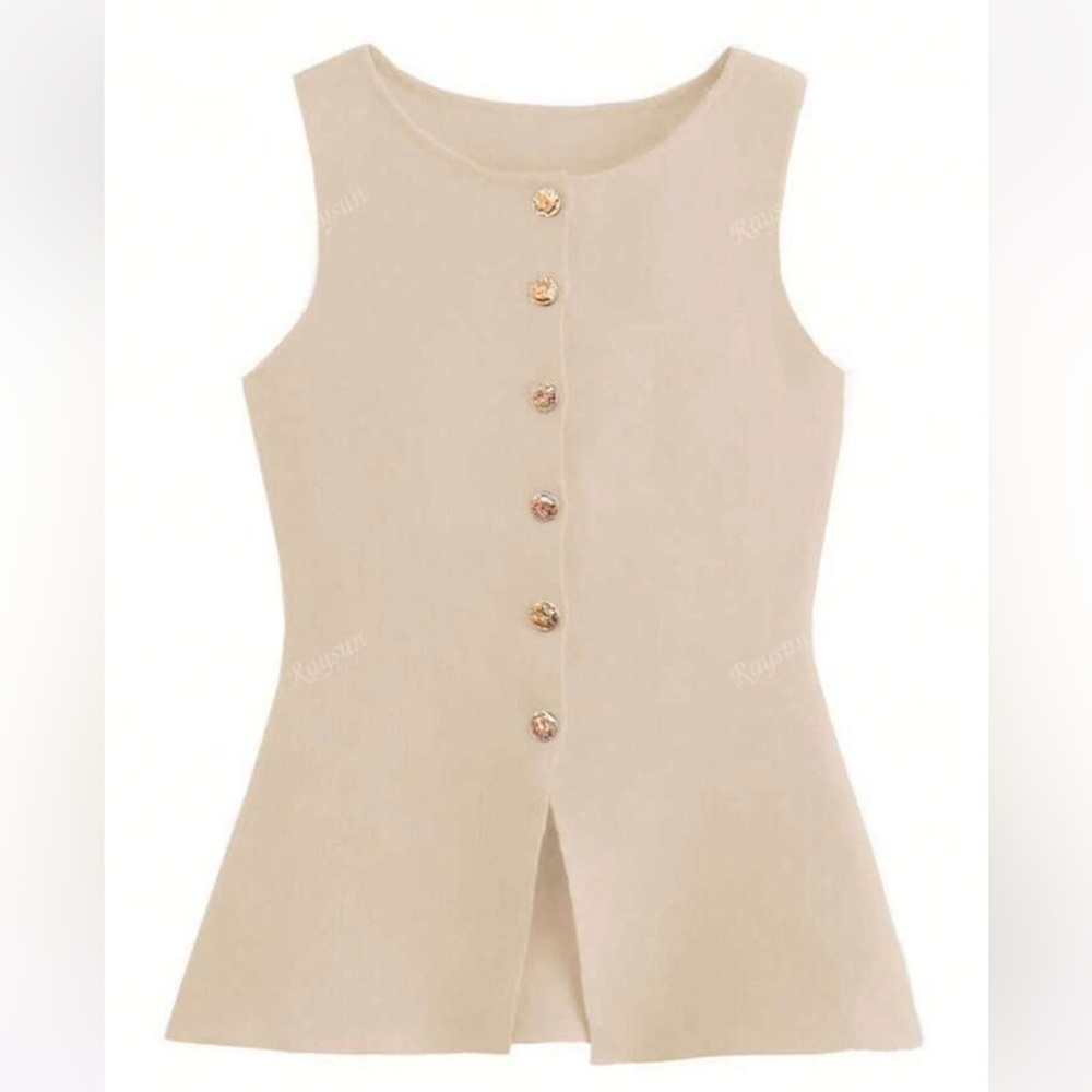 NWOT KNITTED BUTTONED VEST IN CREAM COLOR S